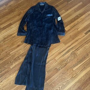 NWT Valerie Steven’s Elegant black Satin ladies Pajama Top and pant set- large